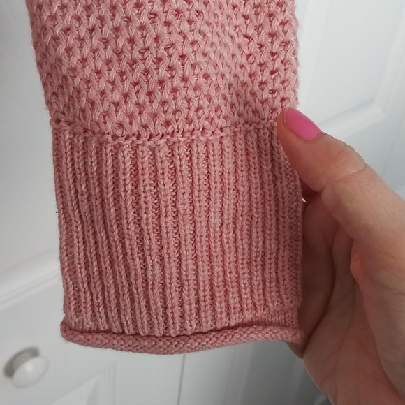 NWT. Soft comfy blush pink crewneck - Picture 4 of 5